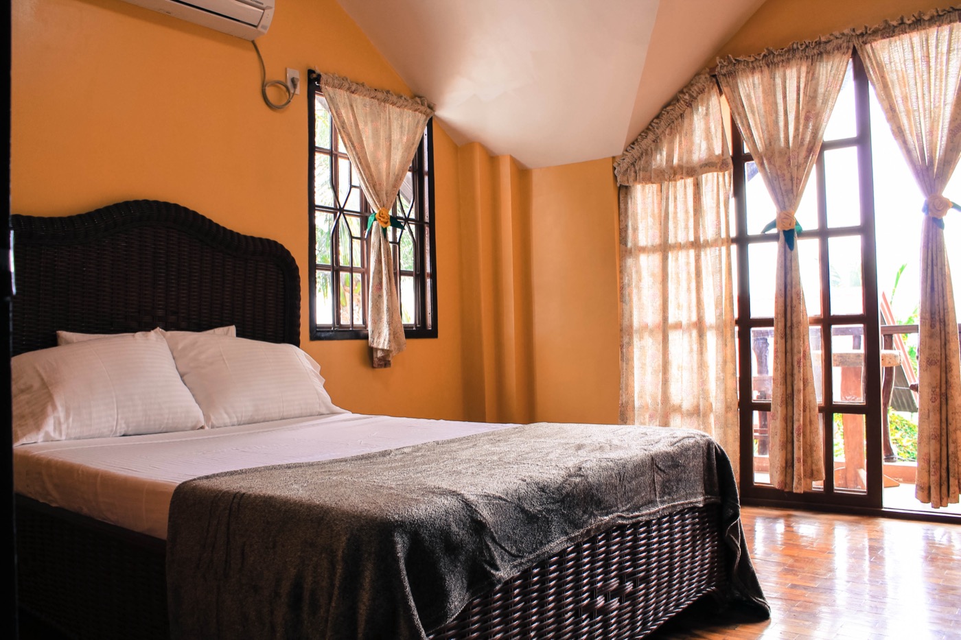 Yellow Family Suite at Praia Events
